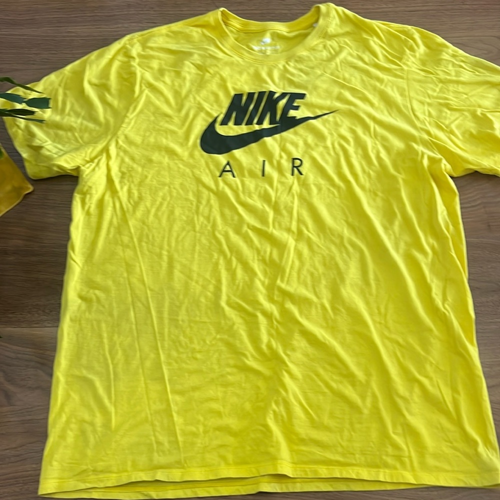 Nike 2XL T-Shirt Yellow